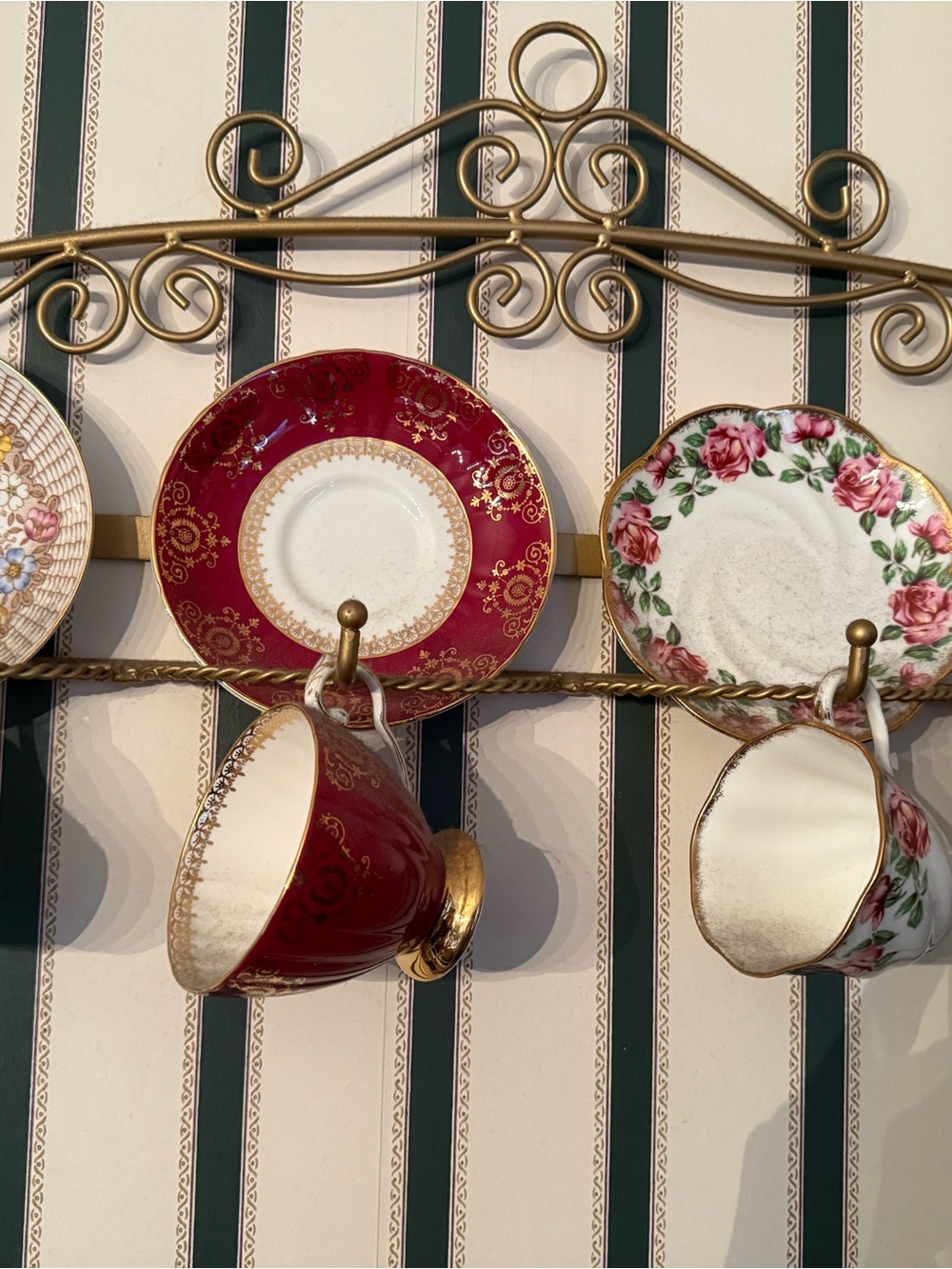 Rosina Bone China England Floral
Decorated Tea Cups & Saucer Gold Trim and stand